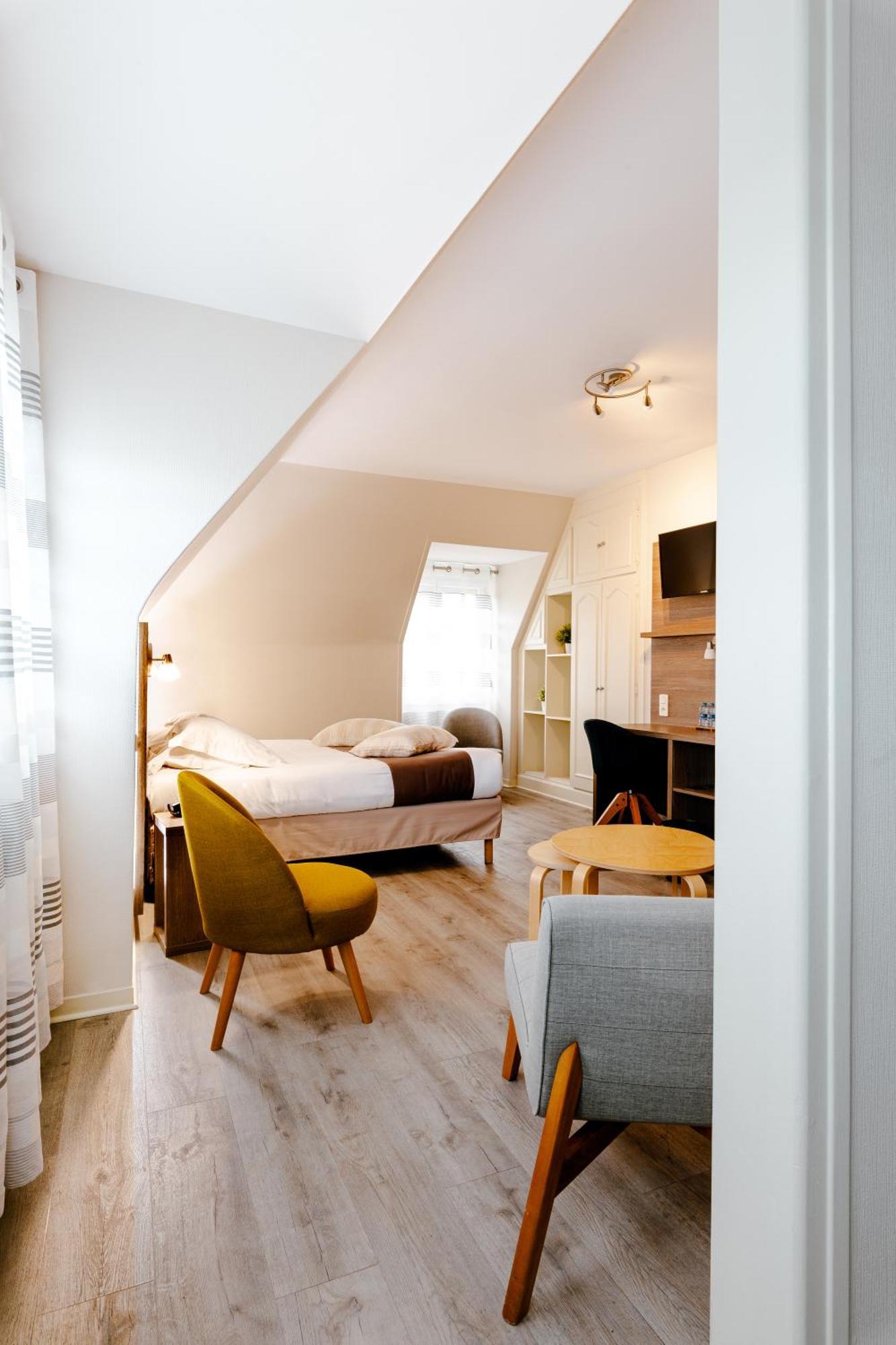 Logis Hotel Le Relais De La Poste Restaurant Le Fil Du Temps Thury-Harcourt-le-Hom Kültér fotó