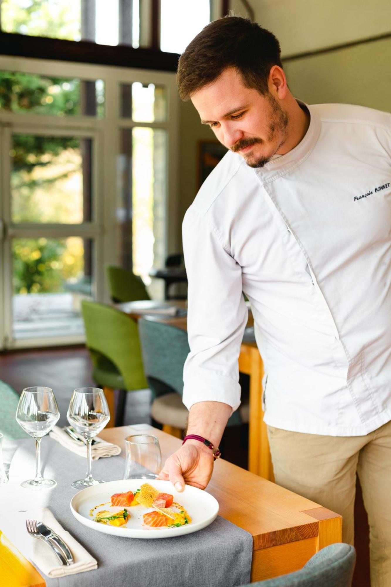Logis Hotel Le Relais De La Poste Restaurant Le Fil Du Temps Thury-Harcourt-le-Hom Kültér fotó