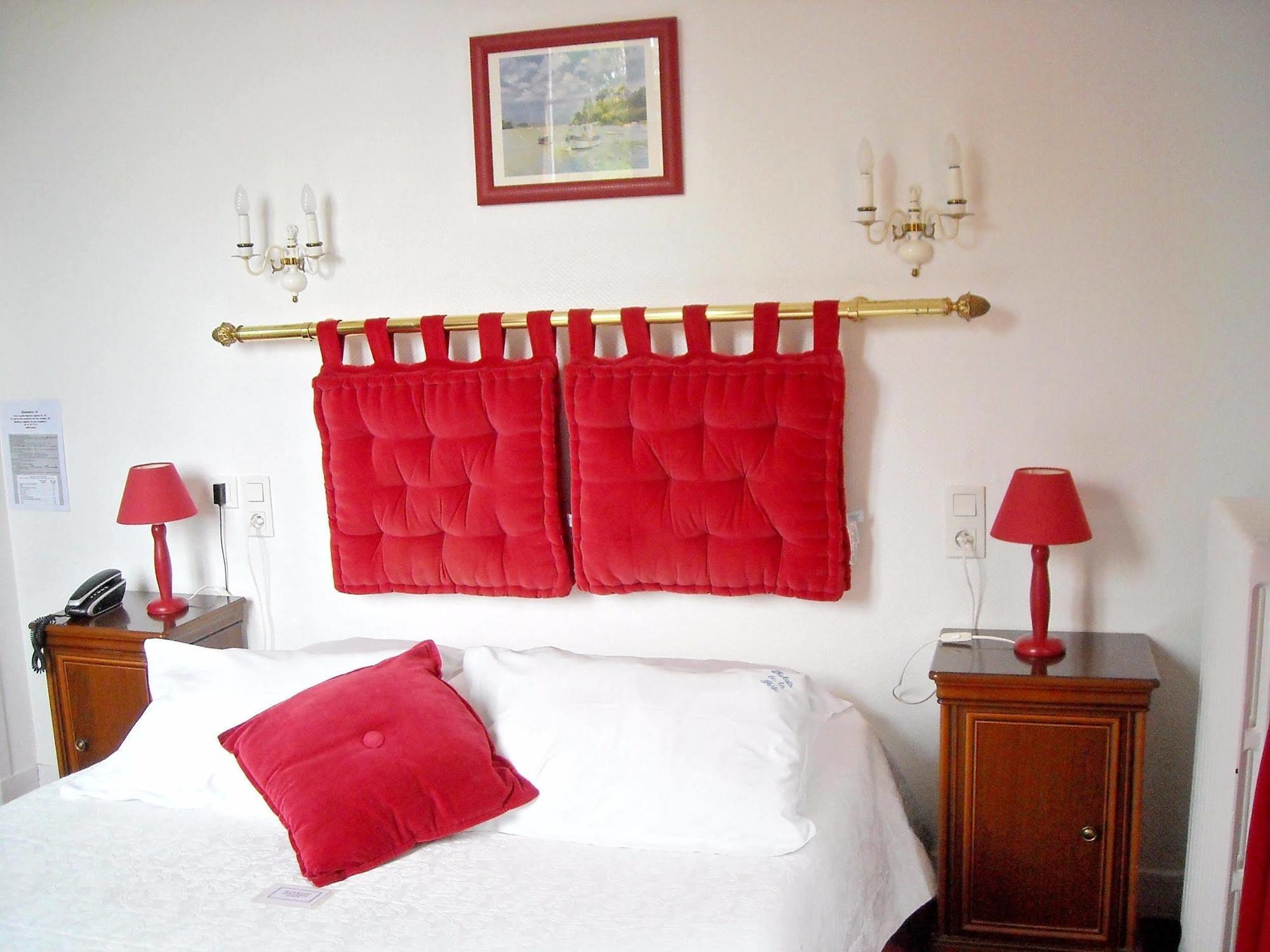 Logis Hotel Le Relais De La Poste Restaurant Le Fil Du Temps Thury-Harcourt-le-Hom Kültér fotó