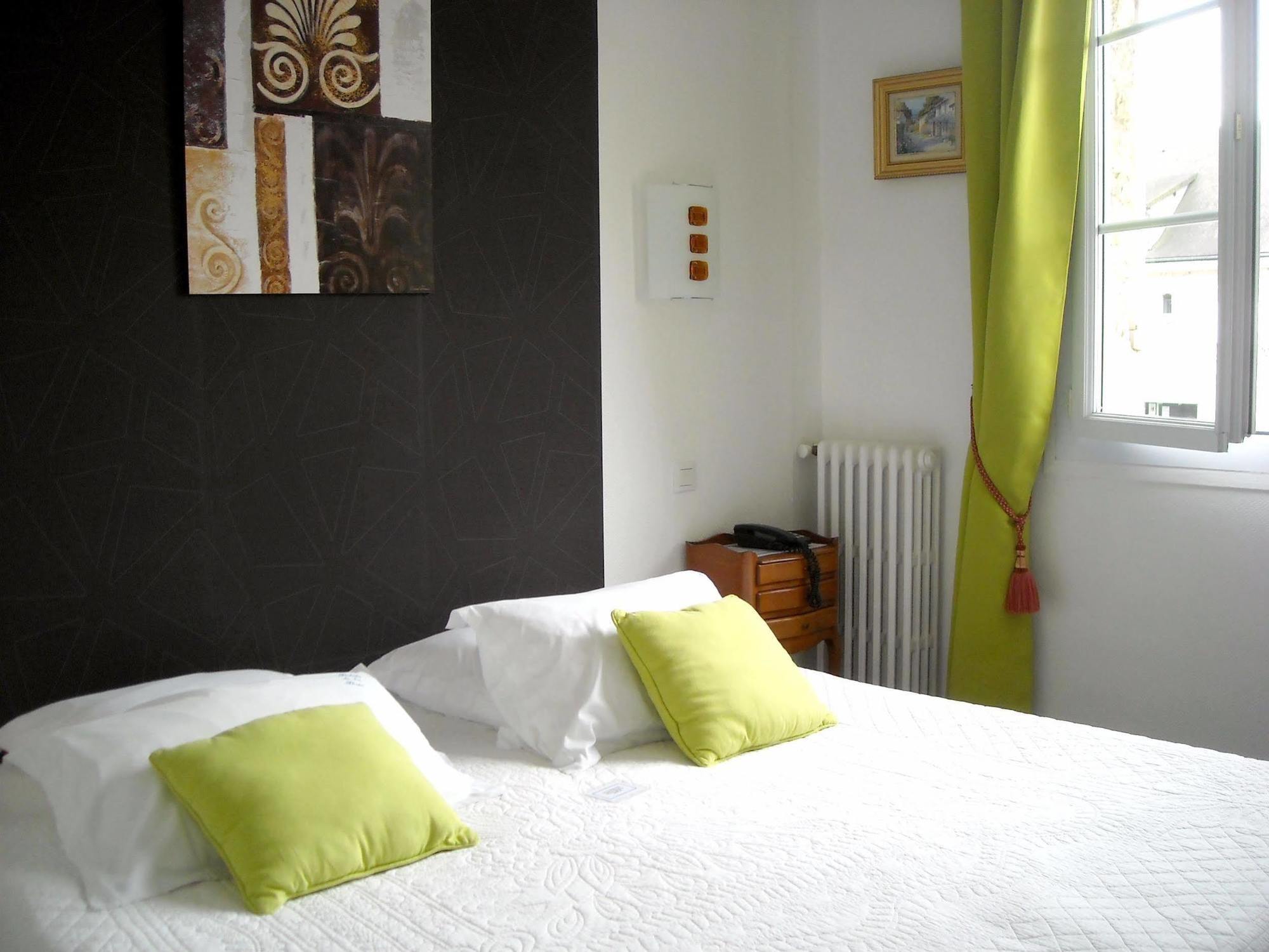 Logis Hotel Le Relais De La Poste Restaurant Le Fil Du Temps Thury-Harcourt-le-Hom Kültér fotó