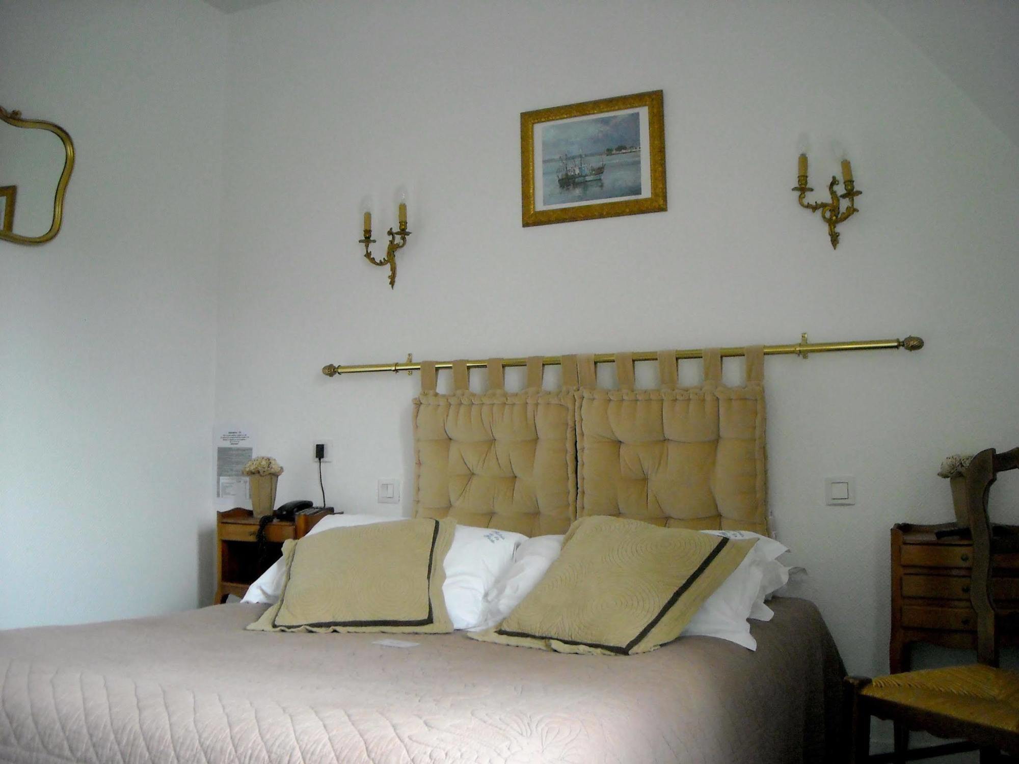 Logis Hotel Le Relais De La Poste Restaurant Le Fil Du Temps Thury-Harcourt-le-Hom Kültér fotó