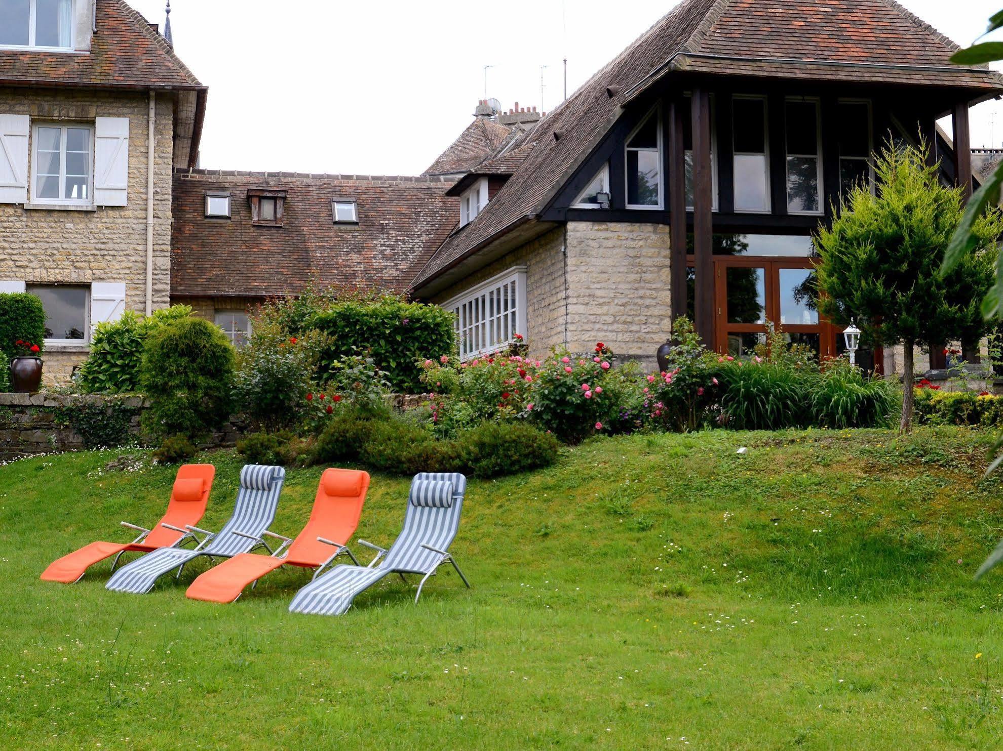 Logis Hotel Le Relais De La Poste Restaurant Le Fil Du Temps Thury-Harcourt-le-Hom Kültér fotó