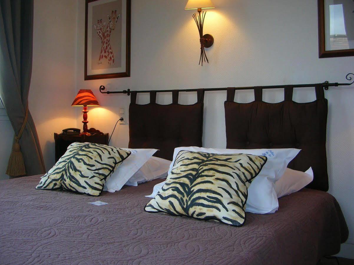 Logis Hotel Le Relais De La Poste Restaurant Le Fil Du Temps Thury-Harcourt-le-Hom Kültér fotó