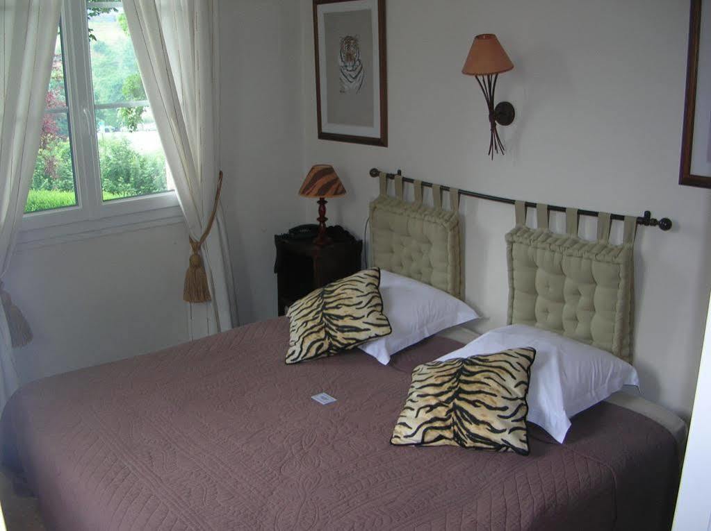 Logis Hotel Le Relais De La Poste Restaurant Le Fil Du Temps Thury-Harcourt-le-Hom Kültér fotó