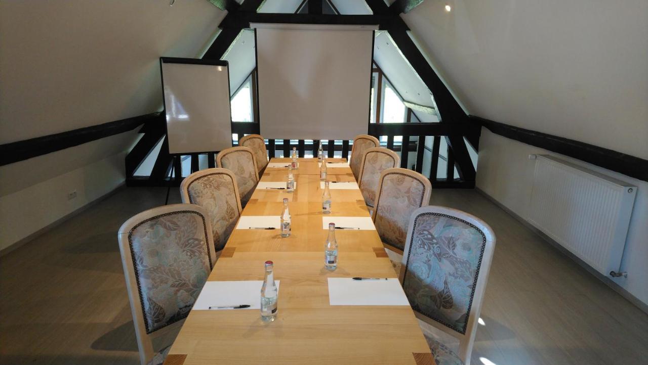 Logis Hotel Le Relais De La Poste Restaurant Le Fil Du Temps Thury-Harcourt-le-Hom Kültér fotó